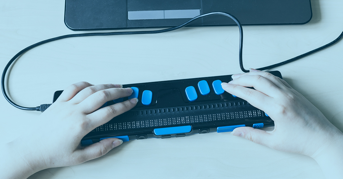 Braille Tastatur an Laptop angeschlossen